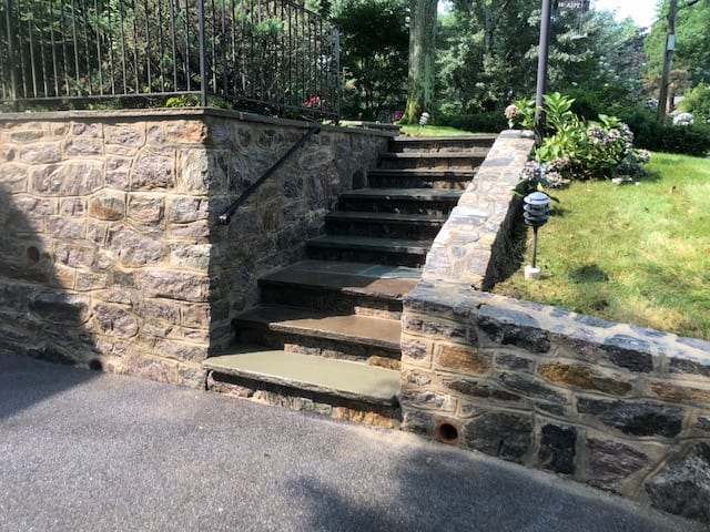 after- stone wall pressure washed, black marks, oil, dirt, moss, mold, mildew, fungi, algae, soot, stains